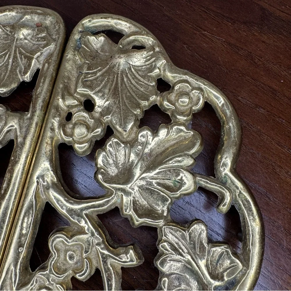 HARVIN Virginia MetalCrafters vintage solid brass footed 2 Pc trivet Super Cute